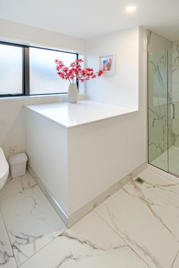 Vibrant City Abode - 2 Bed 2 Bath Apartment Крайстчърч Екстериор снимка